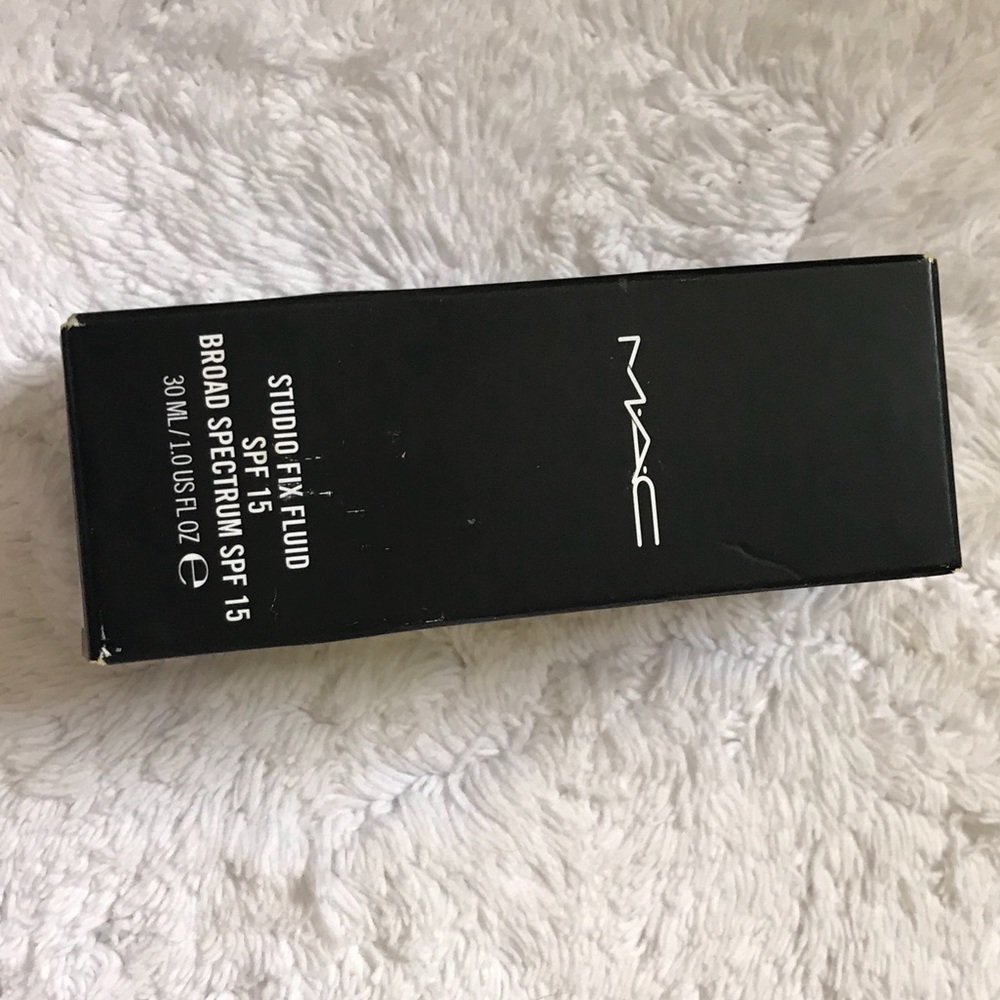 Mac studio fix fluid spf 15 foundation. NW44